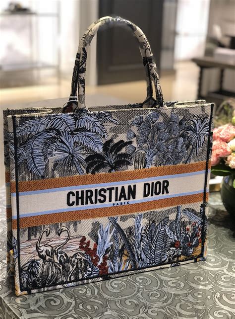 dior sac tote|christian Dior tote bag clearance.